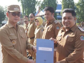 Penguatan Pelayanan Publik, Wali Kota Bitung Serahkan SK Kepala Lingkungan