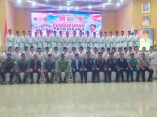 Wali Kota Bitung Hengky Honandar Kukuhkan Paskibraka HUT ke-81 RI