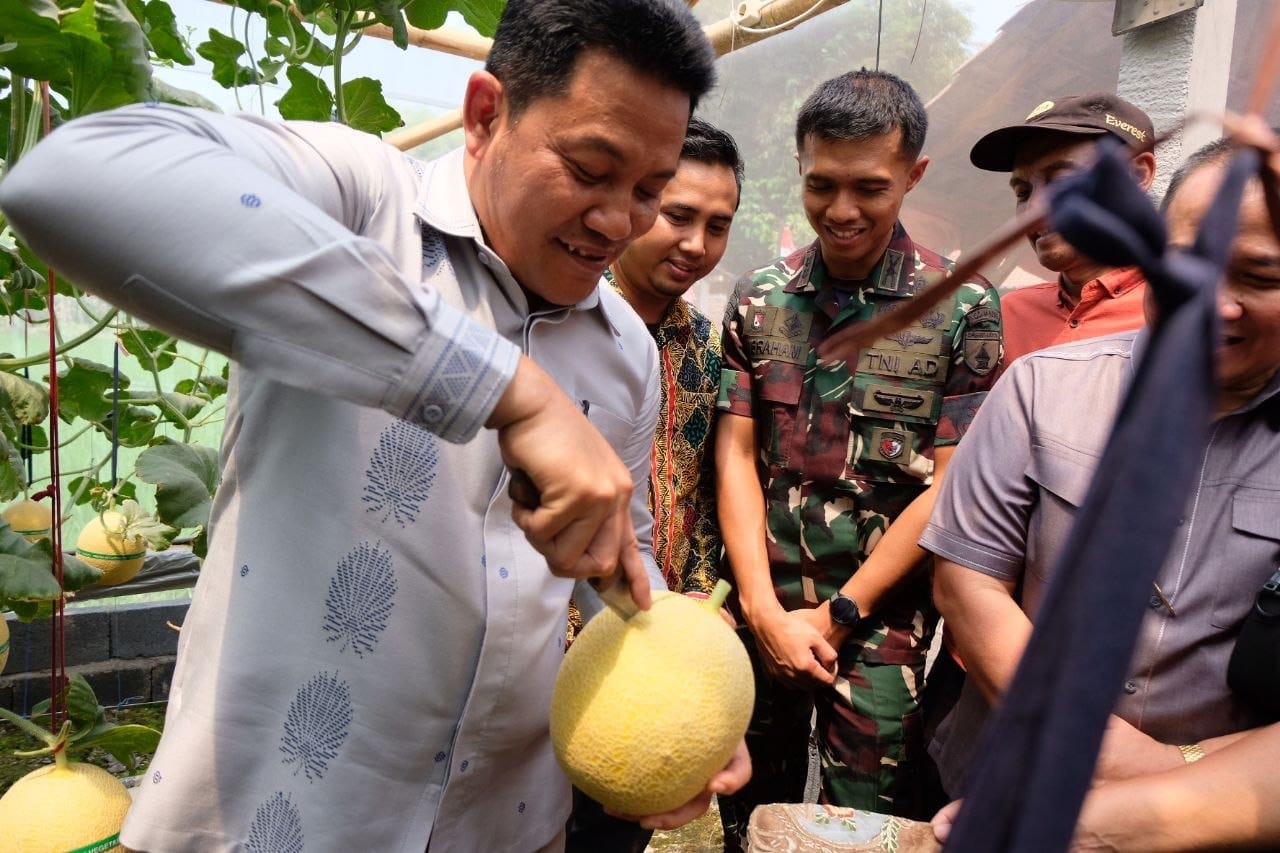 Bupati Subandi Resmikan Wisata Petik Melon BUMDes Candinegoro