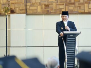 Gubernur Yulius di Wisuda IAIK dan STIMIK Kotamobagu: Jadilah Generasi yang Bermanfaat 