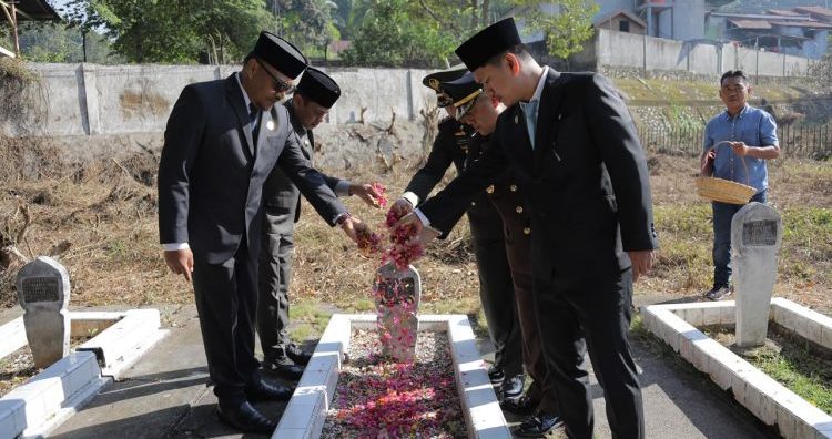 Wali Kota Weny Gaib dan Wawali RVM Pimpin Ziarah Nasional di TMP