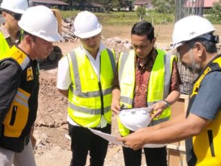 Wali Kota Weny Gaib dan Wawali RVM Tinjau Pembangunan Gelora Ambang
