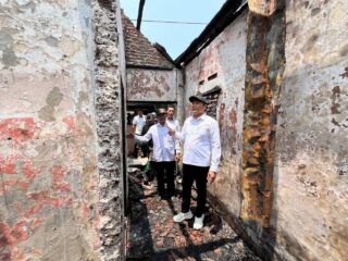 Bupati Subandi Turun Langsung ke Lokasi Kebakaran, Rumah Warga Sukodono Segera Dibangun Kembali