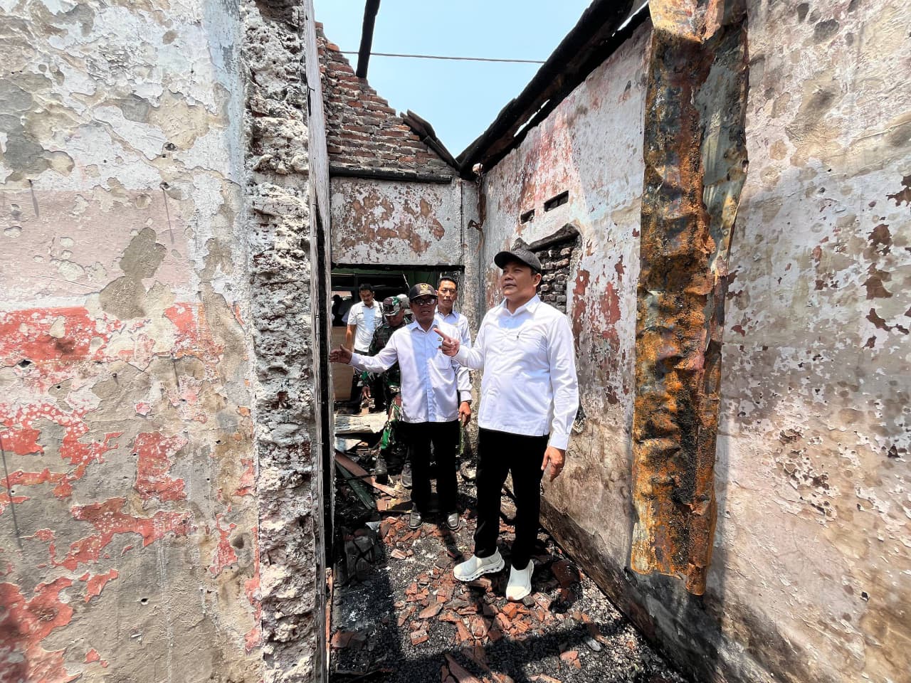 Bupati Subandi Turun Langsung ke Lokasi Kebakaran, Rumah Warga Sukodono Segera Dibangun Kembali