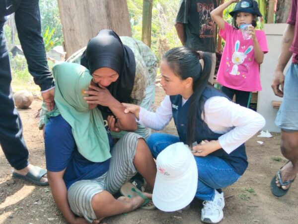 Sentuhan Kepedulian Moy Olivia Pontoh Mamonto, Korban Kebakaran di Ollot II dan Talaga Terima Bantuan