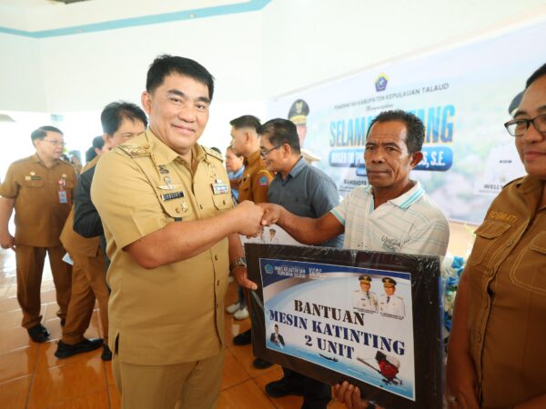 Gubernur Yulius Kunjungi Talaud-Sangihe, Bawa Bantuan dan Berinteraksi dengan Warga 
