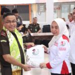 Dari Aula Kantor Wali Kota, Plt Kajati Sulut Lantik DPC Srikandi Jaga Desa dan ASLINMAS Kotamobagu 