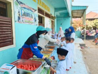 SPPG Tunjung 02 Burneh Uji Coba Tahap Kedua, Metode Distribusi Makanan Disesuaikan dengan Usia Siswa